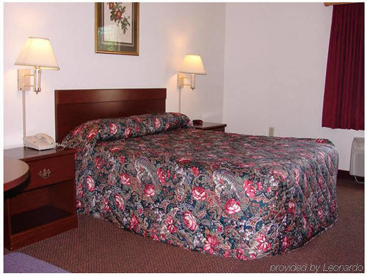 Red Carpet Inn Chambersburg Room photo