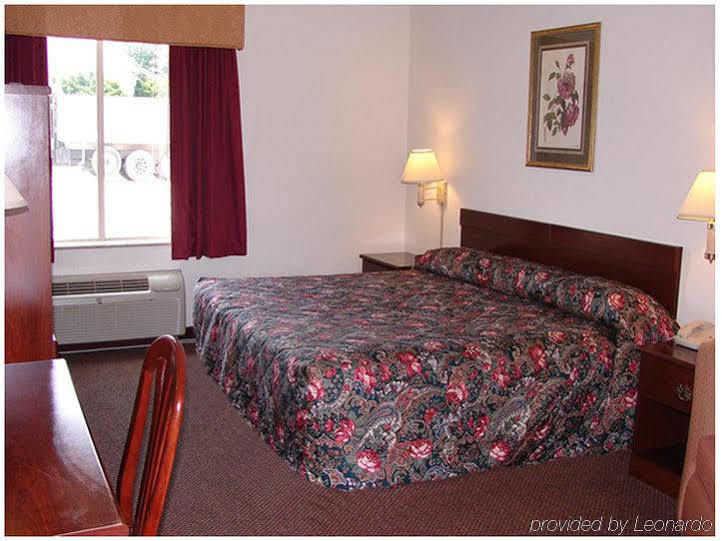 Red Carpet Inn Chambersburg Room photo